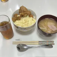 アルモンデ晩御飯☆照りたま丼☆洋風みそ汁（キャベツ・ブロッコリー・ベーコン）|Saharaさん