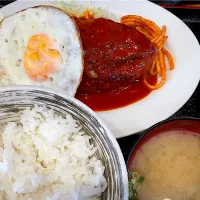 ハンバーグ定食