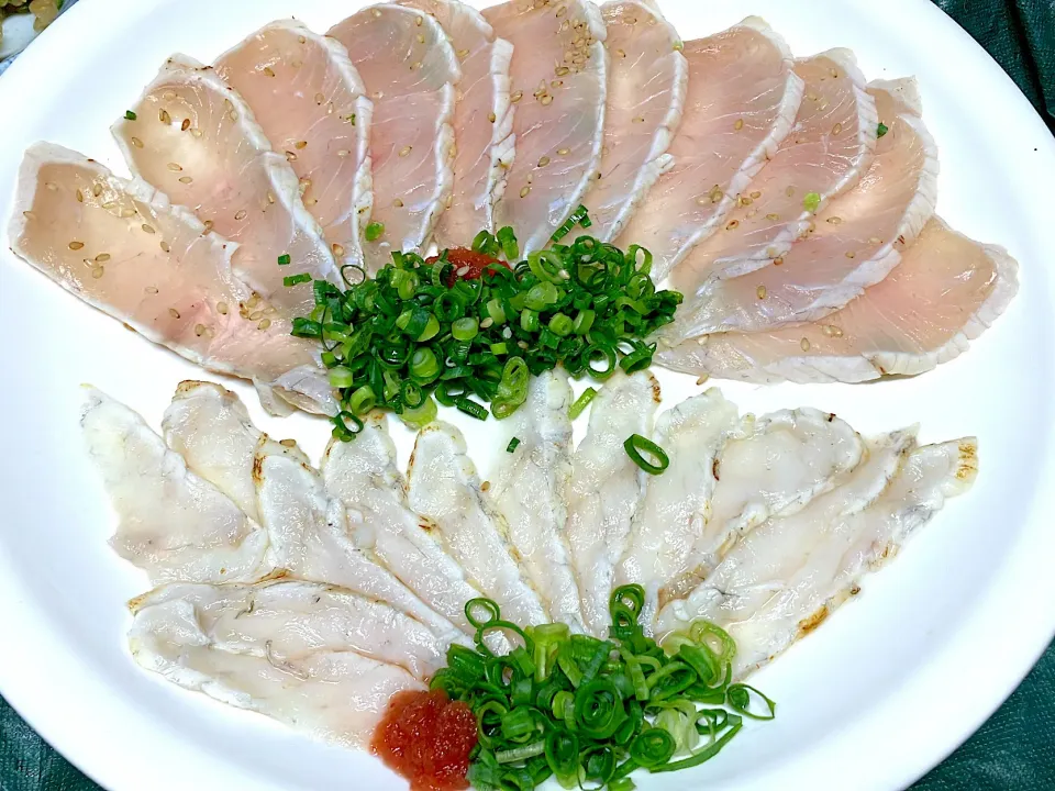 ブリとろと天然真ふくのタタキ 野菜がない💦ブリとろにはゴマとネギともみじおろし ふくはネギともみじおろしだけ|🐈⸒⸒⸒⸒つるのダンス🐈🐾さん