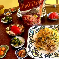 晩ごはん♯パッタイ♯カルディで買ったパッタイキット使用😊めっちゃリピしてます！美味しい🩷|小松菜さん