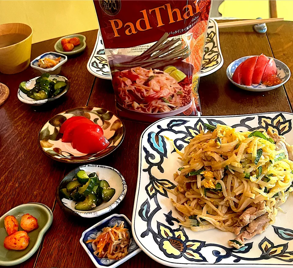 晩ごはん♯パッタイ♯カルディで買ったパッタイキット使用😊めっちゃリピしてます！美味しい🩷|小松菜さん