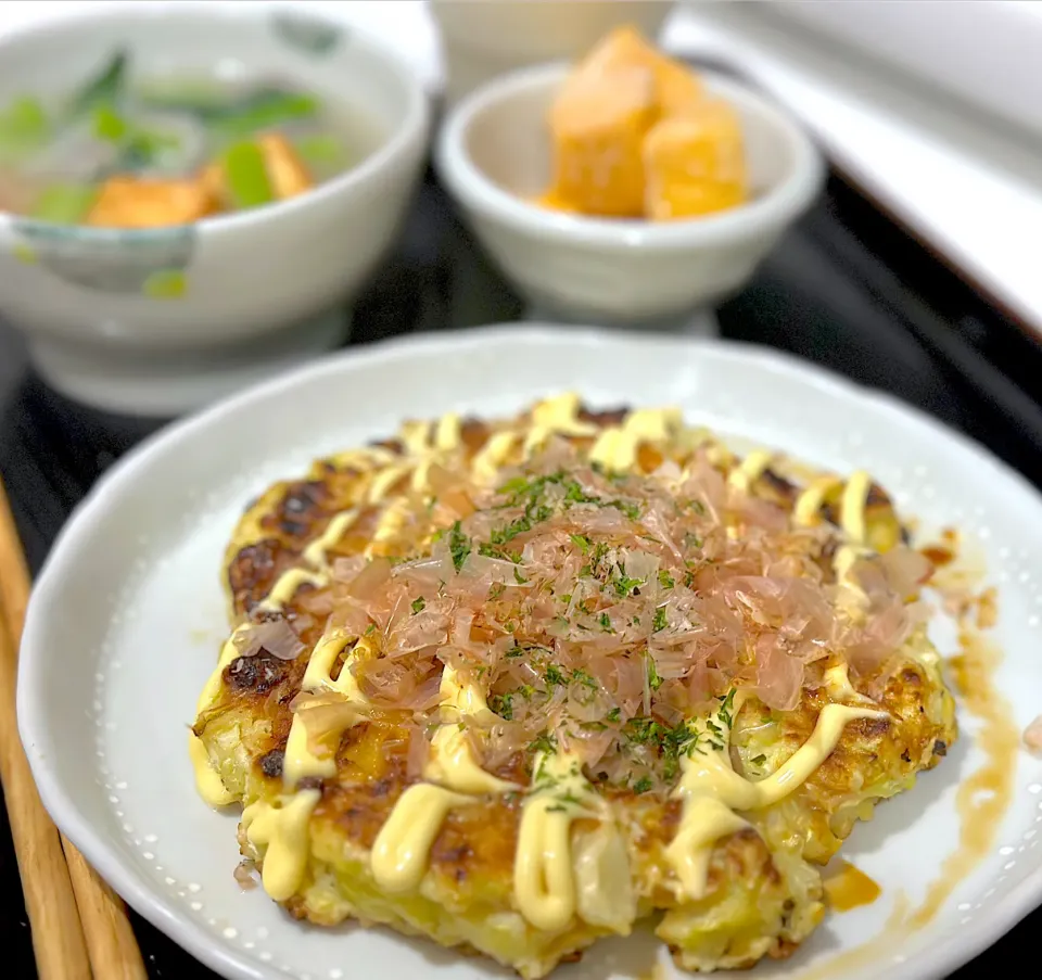 お好み焼きと具沢山お味噌汁|くまちゃんさん