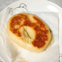 初めてのベーグル作り✨とりあえずお試しで1個だけ、フライパンで☺️　枝豆とコーン入り、もちフワで美味しい🎉🎊💯