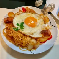 ミニナポリタンに目玉焼きを乗せて朝ごはん|Takeshi  Nagakiさん