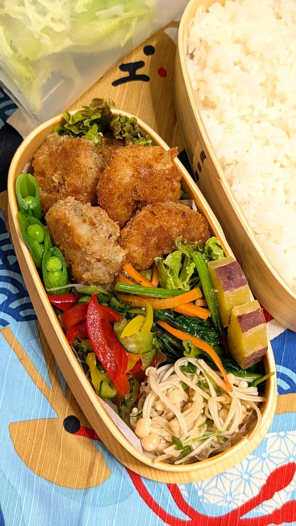 本日のお弁当〜エビフライと寄せ集めた野菜の弁当|f.1125beさん