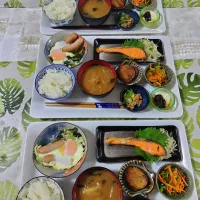 土曜日のお昼、鮭定食です✨|rikako♪。.:＊さん