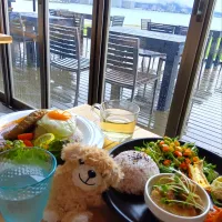 琵琶湖を見ながらロコモコランチ| さくらんぼさん