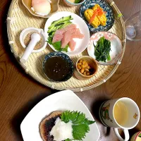 大根おろしハンバーグとカゴ盛り|hiroyoさん