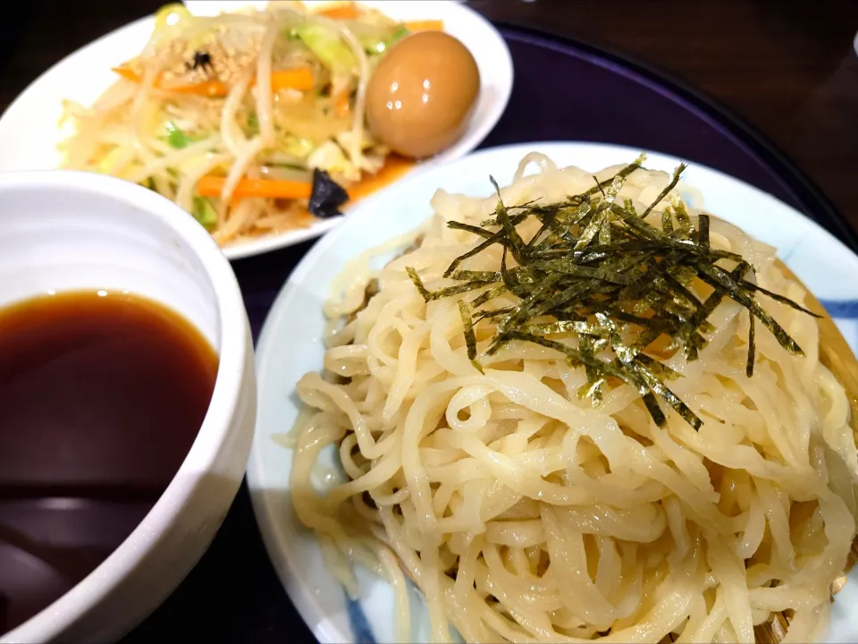 【1974年創業】 
手打ちらーめん 満月
野菜炒めざるら〜めん 醤油 
(1,050円)
＋味付玉子 (150円)
@赤羽2分
25134
〈醤69塩22噌󠄀12タ5昆7出7F6冷5
混1〉|大脇さん