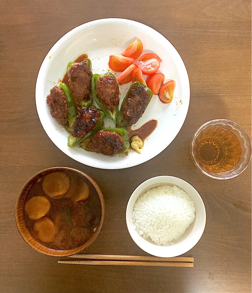 肉詰めピーマン　ピーマン問題解消メニュー第３弾　一気に３個消費してピーマン使い切りました。これでピーマンの呪縛からやっと解放されます。ちなみに八橋かきつばたまつりと知立花しょうぶまつりは素晴らしかったです。|なびさん