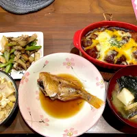 たけのこご飯　厚揚げと生わかめの味噌汁　残りビーフシチューとじゃがいものグラタン　アスパラとベーコンきのこ炒め| おさむん17さん