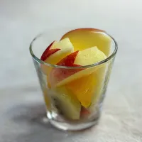 林檎をミニうさぎ