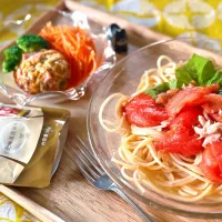 わさび風味こんぶ茶で漬けトマトとツナの冷製パスタ