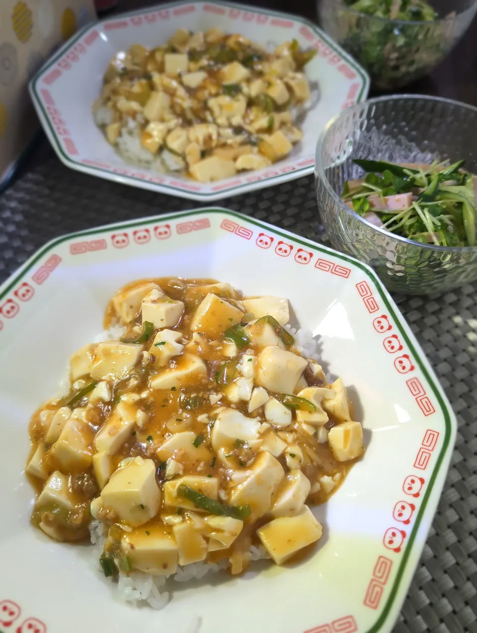 麻婆豆腐丼＆カイワレとキュウリのサラダ|テケテケさん