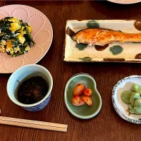 晩ごはん♯焼き鮭♯そら豆♯もずく酢|小松菜さん