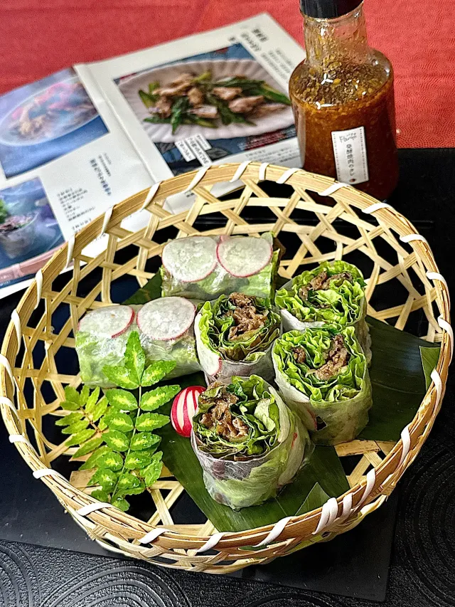 Snapdishの料理・レシピ写真:薬味たっぷり生春巻き.⋆﻿𝜗𝜚発酵焼肉のタレ｜元気が出る発酵焼肉のタレで大満足レシピ集♪