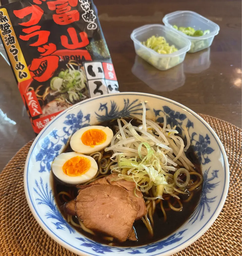 富山ブラックラーメン|らぴすらずり(らぴ)さん