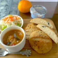 ヘルシーに玄米胡麻パン🍞酒粕ミネストローネ🍲サラダに豆腐マヨネーズを添えて🥗|🍊🍒ユッキー🎂🍞🍲さん