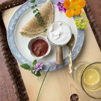 蕎麦粉のブリニとルバーブジャムと、植物性ホイップクリーム|sonokoさん