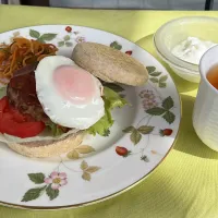 Sunday  morning✨昨日のハンバーグの残りで、今日は暑いぐらいです🌤️|tamemitiさん
