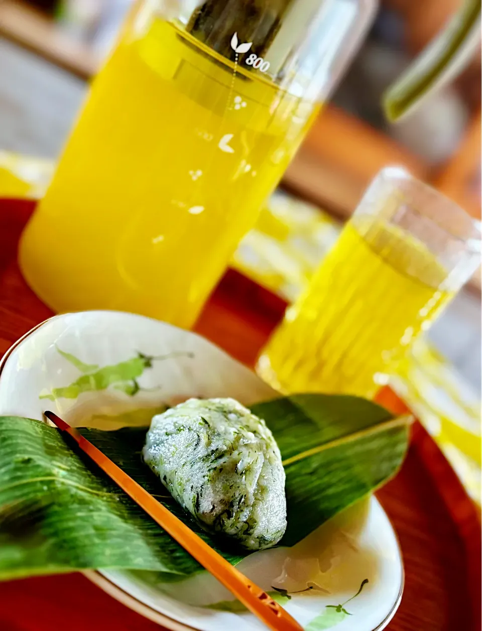 レモンバーム茶と草もち|きいろさん