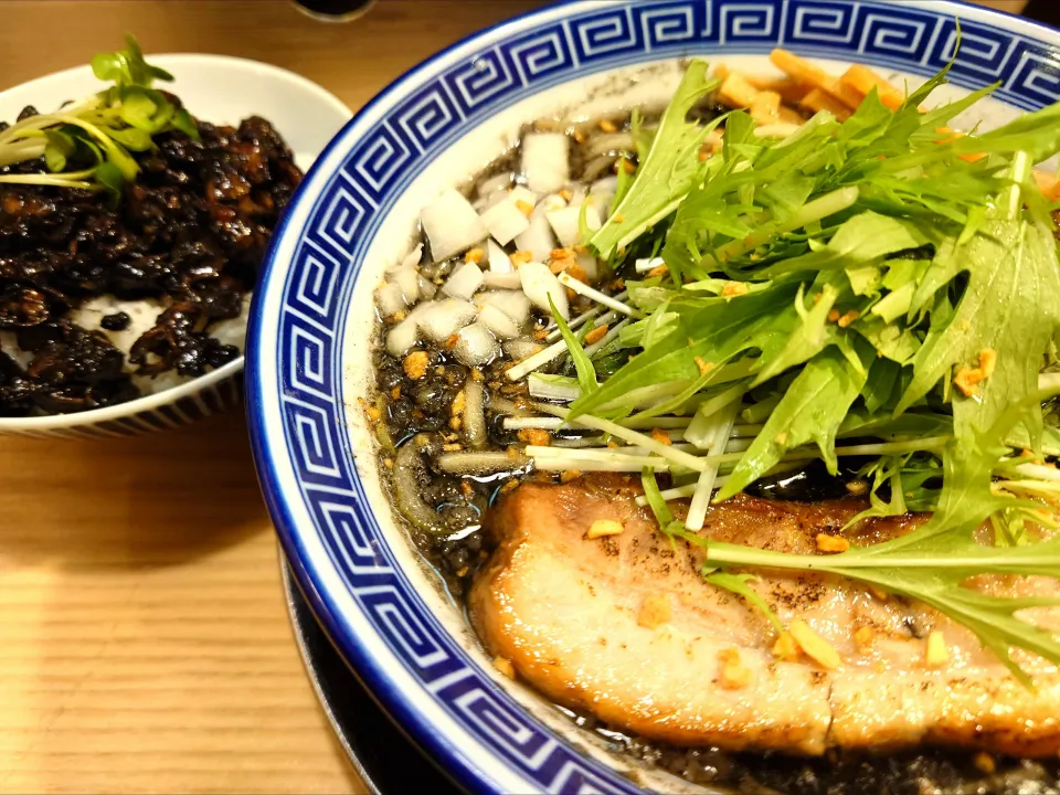 【5/25までの限定】
【食べログ百名店 ラーメン TOKYO 2019~2024 選出店】
煮干そば 流。 
烏賊れたベイビー (1,300円)
＋烏賊れめし (400円)
@十条1分 
(赤羽から徒歩26分) 
25135
〈醤70塩22噌󠄀12タ5昆7出7F6冷5
混1〉|大脇さん