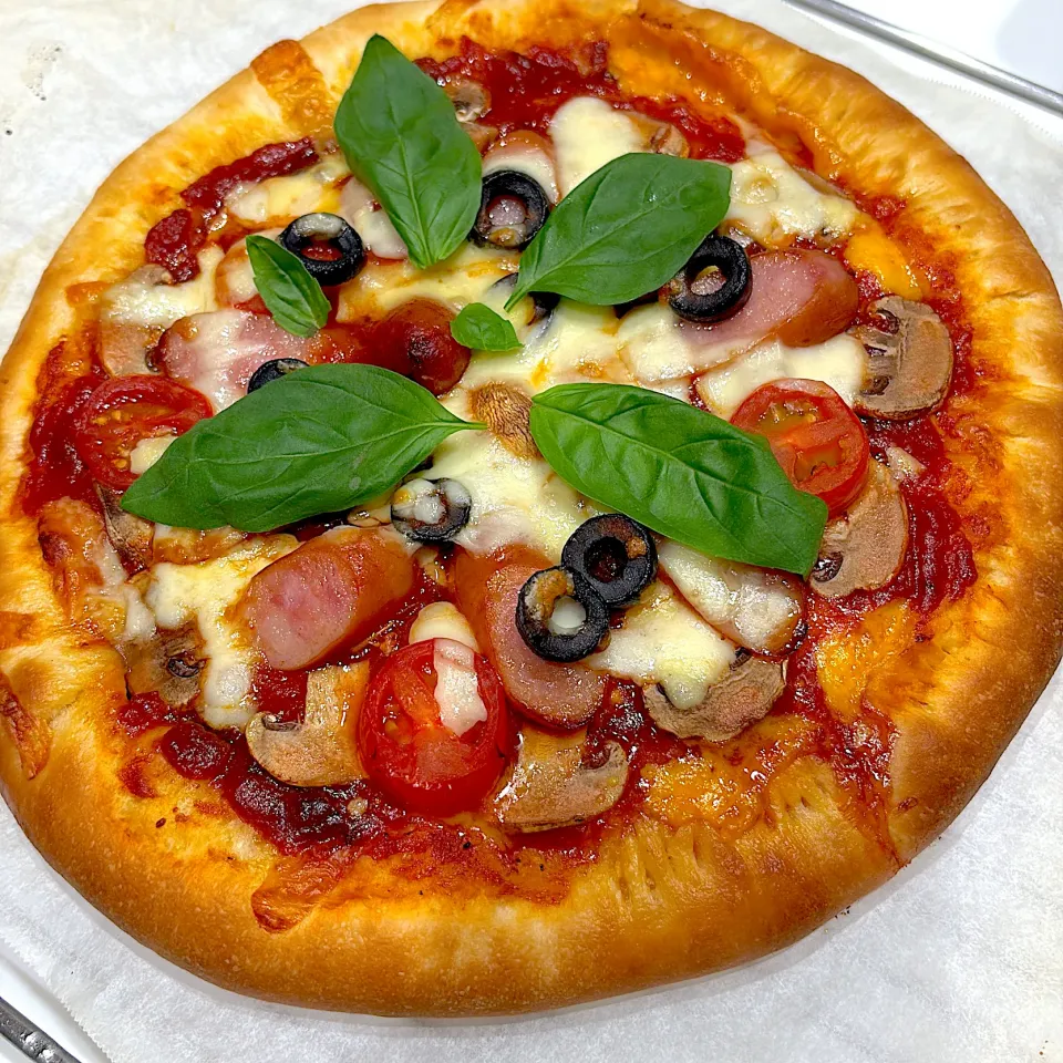 ポルチーニとソーセージのピザ|たくちゃんせんせーさん