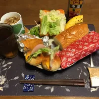レーズンロールパントーストサンドイッチ、トーストサンドイッチ、コーヒークリームコッペパン、オギノパンのあげぱん+きなこ、野沢菜漬け、コロッケ、カットワカメ＆フライドガーリック＆フライドレッドオニオン＆乾燥スライスニンニク入りタマネギスープ、バナナ、六条麦茶(昼飯)|enarinさん