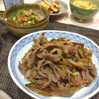 牛肉のしぐれ煮と、オクラのおかか和え