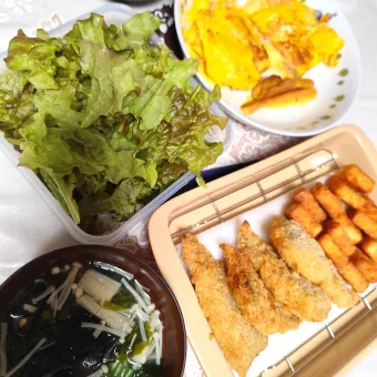 Snapdishの人気料理写真:夜ごはん。(父の育てたサニーレタスもりもり食べよう!)