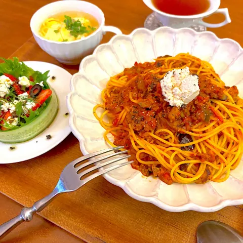 「キャステロ ホイップクリームチーズ ペッパー」を使ってみたSnapdishの料理・レシピ写真:ボロボロボロネーゼのペッパークリームチーズ乗せ