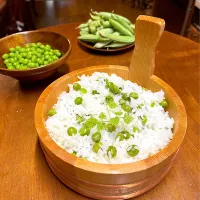 収穫したてのグリーンピースdeグリーンピースご飯🌿|henryさん