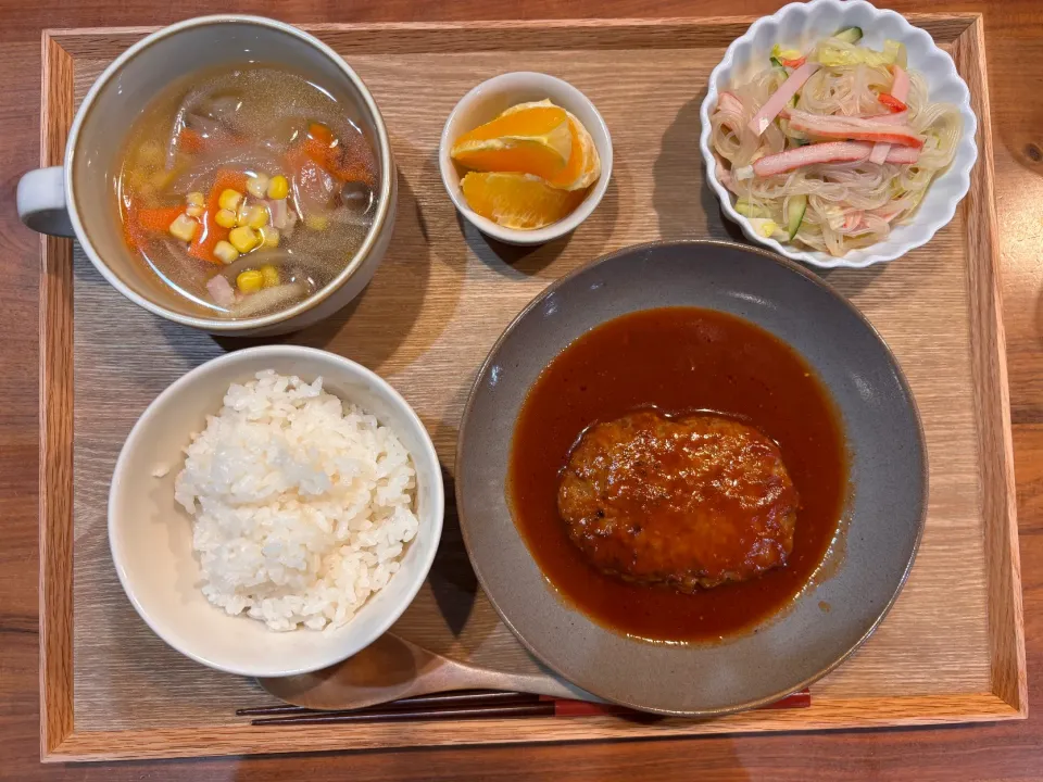 夜ご飯(煮込みハンバーグ、春雨サラダ、野菜スープ、オレンジ)|cocomikaさん