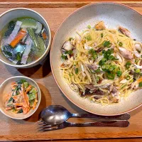 夜ご飯(サバのガーリックレモンパスタ、小松菜とにんじんのサラダ、野菜スープ)| cocomikaさん