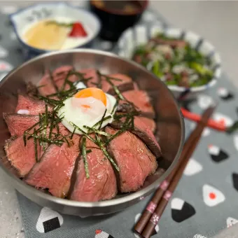 Snapdishの人気料理写真:「ローストビーフ丼」