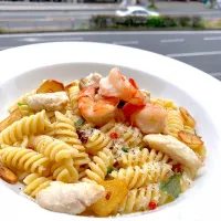 鯛の白子と海老のせフジッリ