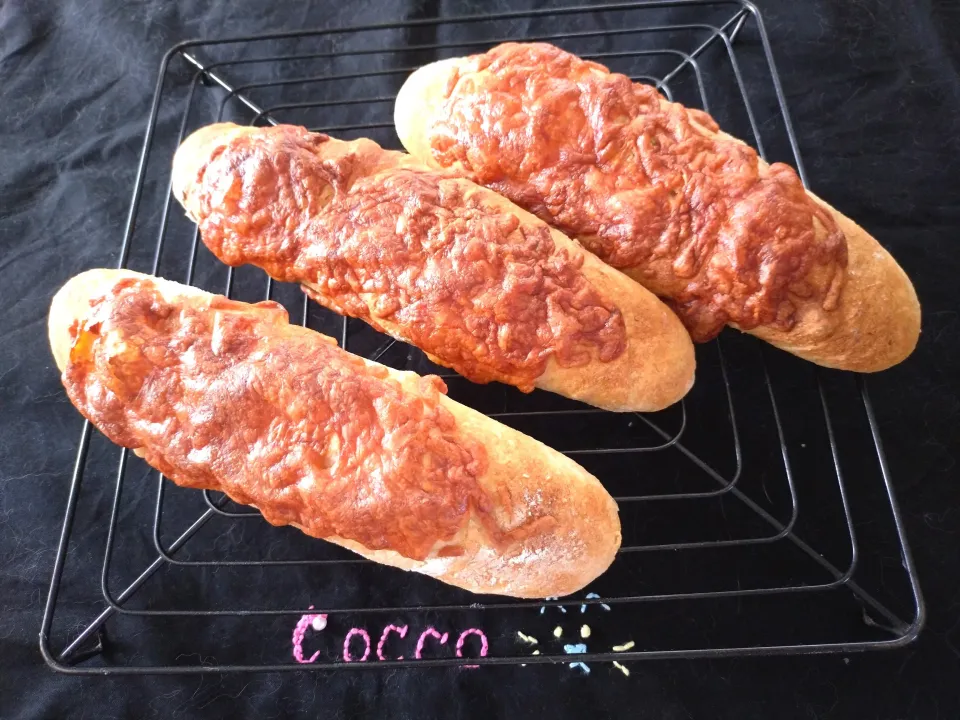 朝日が似合うシリーズ・全粒粉とピスタチオのチーズフィセル✨|cocco+さん