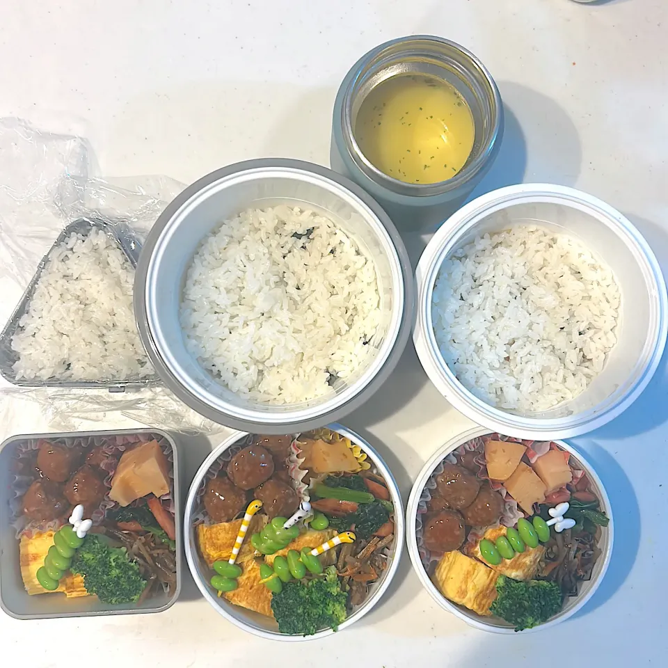 たけのこ煮
ほうれん草とウインナー炒め
きんぴらごぼう
卵焼き
ブロッコリー
枝豆
のり弁
コーンスープ|ayumomさん