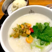 朝粥セット。干しエビと搾菜にお粥！|Tomyさん