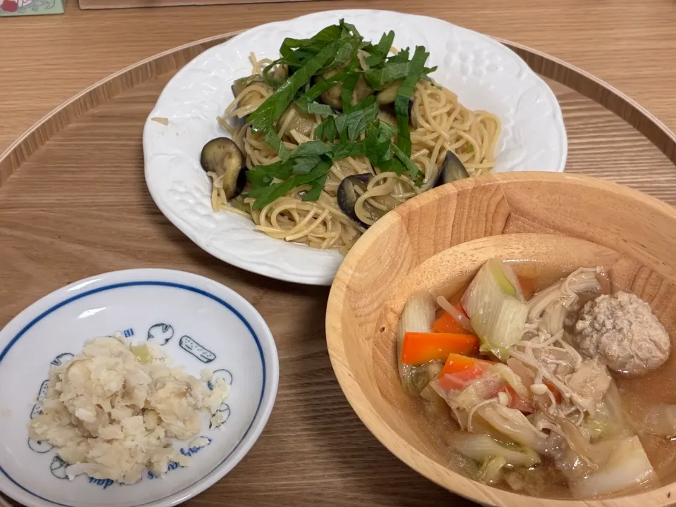 和風パスタと肉団子スープ、新玉ねぎのポテサラ|みゆさん