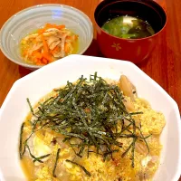 たまご丼　味噌汁　切り干し大根煮物|とゆあさん