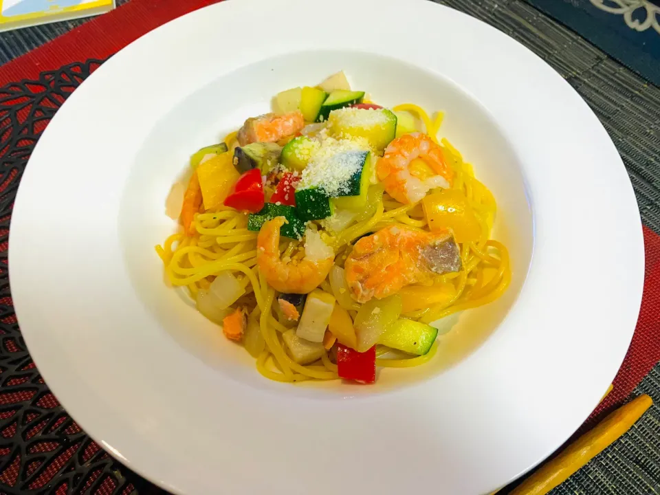 ✩.*˚海老と鮭の夏野菜パスタ|ゆきえもんさん
