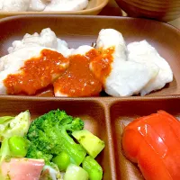 水晶鶏＆タコとブロッコリーのバジルソースあえ＆トマト＆かぼちゃの味噌汁|なおさん