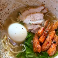 手作りチャーシューの甘エビの頭の唐揚げラーメン🍜|てるみさん