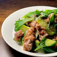 💫熱々！きゅうりと豚こまの梅肉炒め|biskesさん