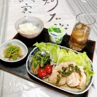 grandmaの晩ごはん☆ 今夜は鶏ハムをネギソースで…
ニンニクの芽を浅漬けに…
梅酒で頂きます|kaoriさん