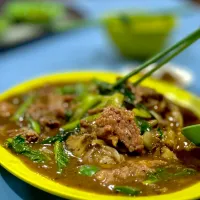 Fried Beef Hor Fun (Hor Fun are wide, flat rice noodles) In this dish chef used umami fermented black beans paste. The gravy that's packed with immense flavour 😉