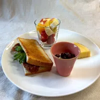 娘の朝ごはんにヨーグルト|かっちゃん杉さん