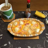 3種のチーズのオートミール餅グラタン、ホットコーヒー、バナナ(朝ご飯)|enarinさん