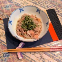 牛肉の塩焼きブロッコリースプラウトポン酢漬けのせ😊|naonaomimichanさん